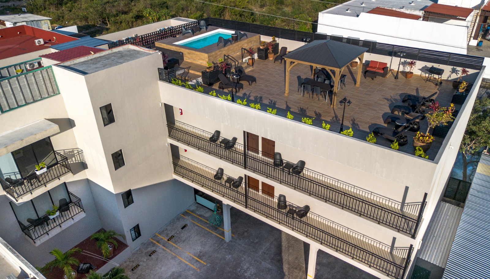 Pool & Rooftop 6