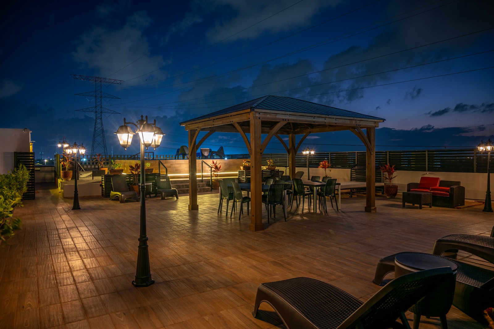 Pool & Rooftop 8